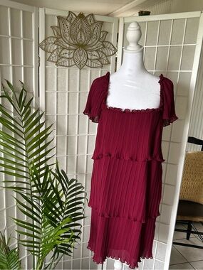 ❤️ DKNY Burgundy Pleated Tiered Dress